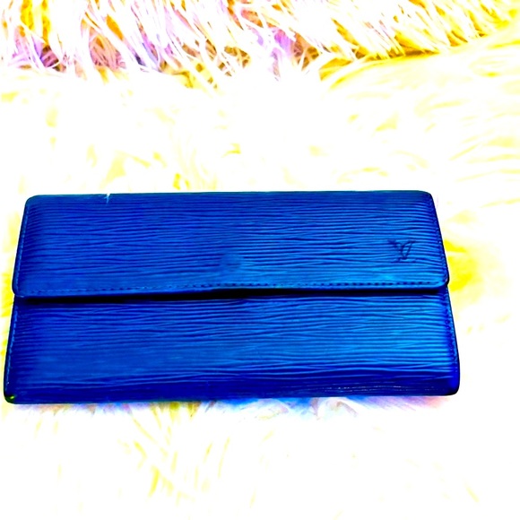 Authentic Louis Vuitton  Epi Long Wallet. Serial Code: CA0929 - Picture 4 of 7